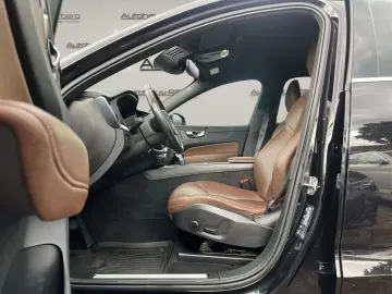 VOLVO XC60 D4 Momentum 2WD AUT NAVI 19Z KAMERA LEDER