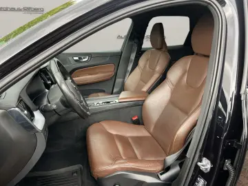 VOLVO XC60 D4 Momentum 2WD AUT NAVI 19Z KAMERA LEDER