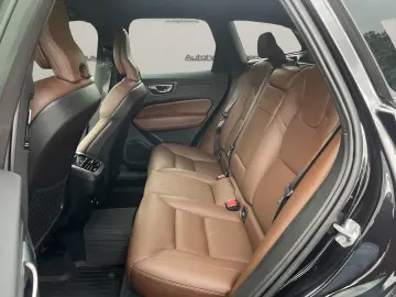 VOLVO XC60 D4 Momentum 2WD AUT NAVI 19Z KAMERA LEDER