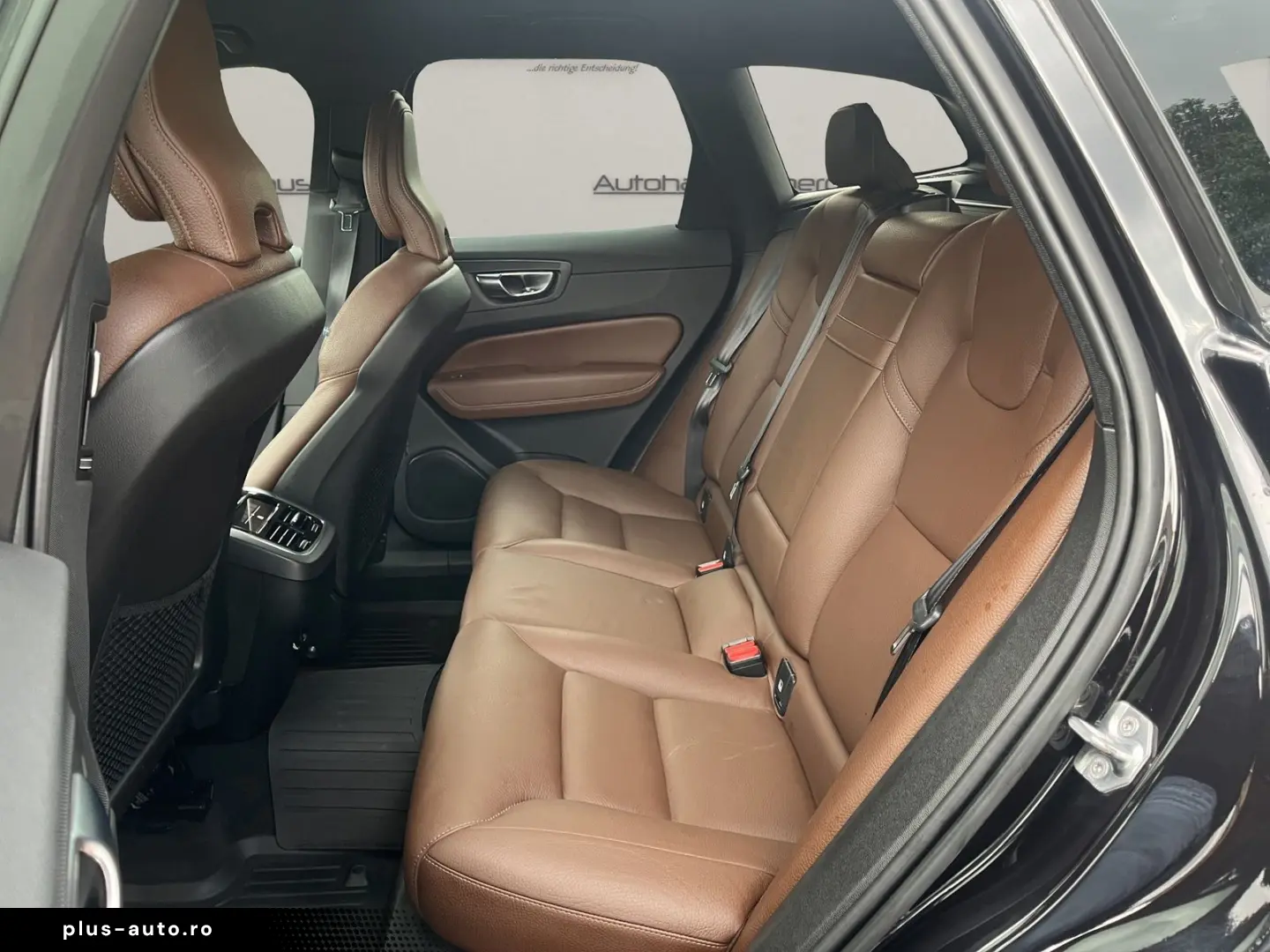 VOLVO XC60 D4 Momentum 2WD AUT NAVI 19Z KAMERA LEDER