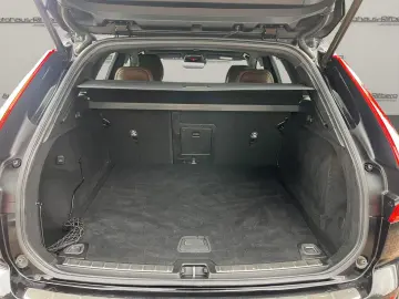 VOLVO XC60 D4 Momentum 2WD AUT NAVI 19Z KAMERA LEDER