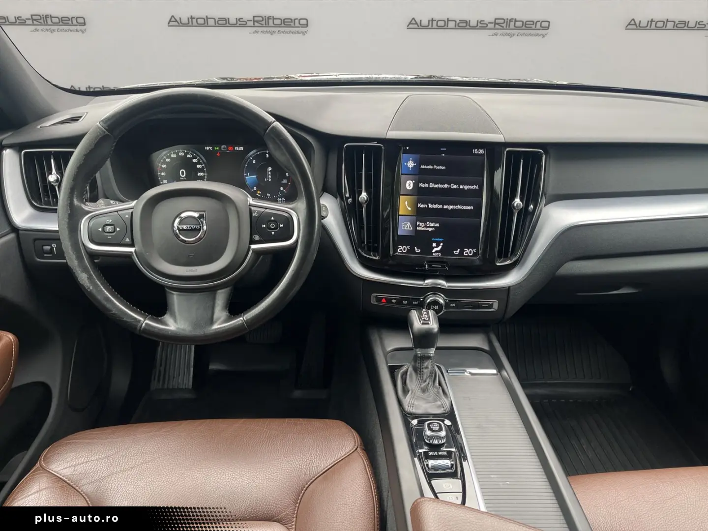 VOLVO XC60 D4 Momentum 2WD AUT NAVI 19Z KAMERA LEDER