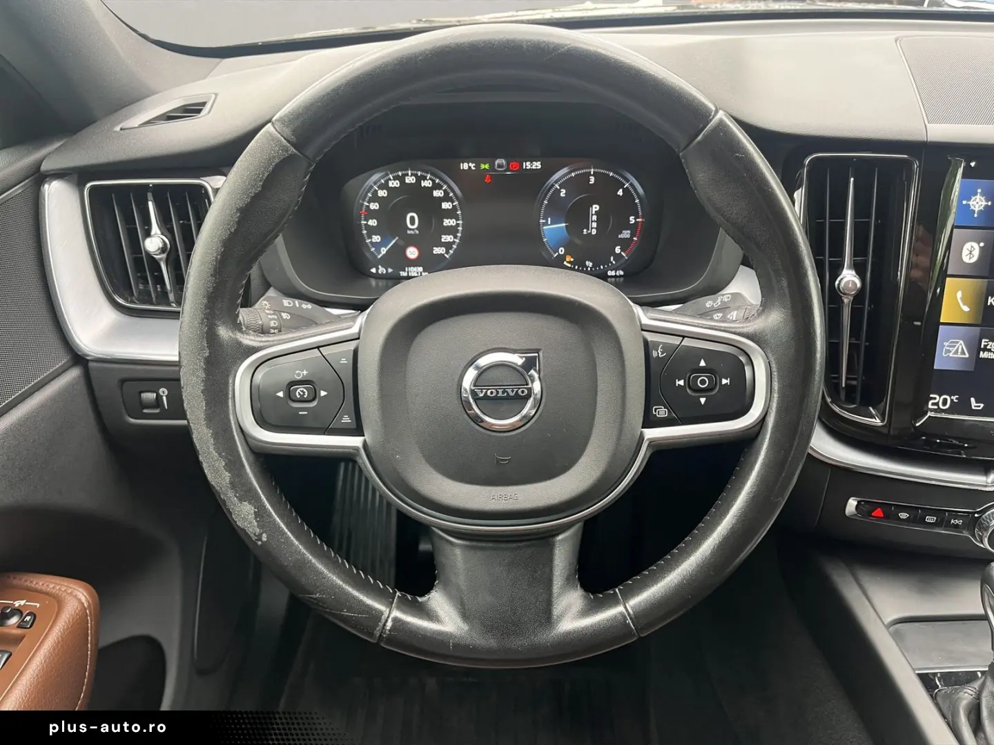 VOLVO XC60 D4 Momentum 2WD AUT NAVI 19Z KAMERA LEDER