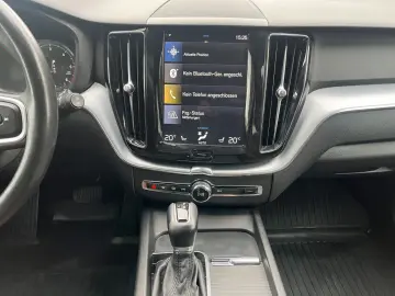 VOLVO XC60 D4 Momentum 2WD AUT NAVI 19Z KAMERA LEDER