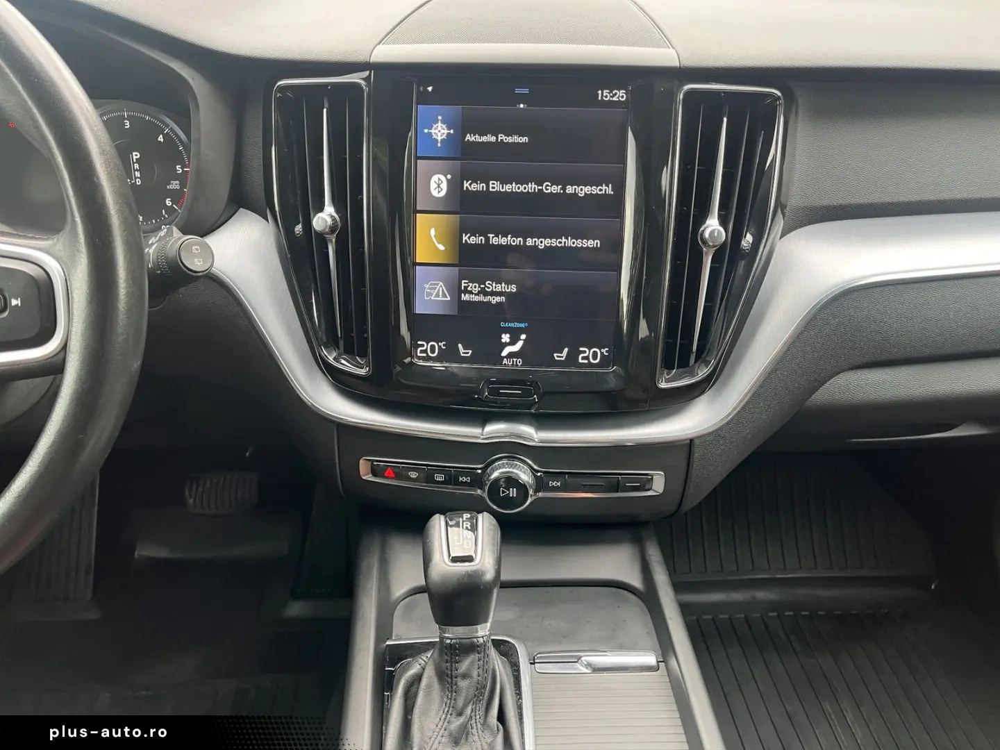 VOLVO XC60 D4 Momentum 2WD AUT NAVI 19Z KAMERA LEDER