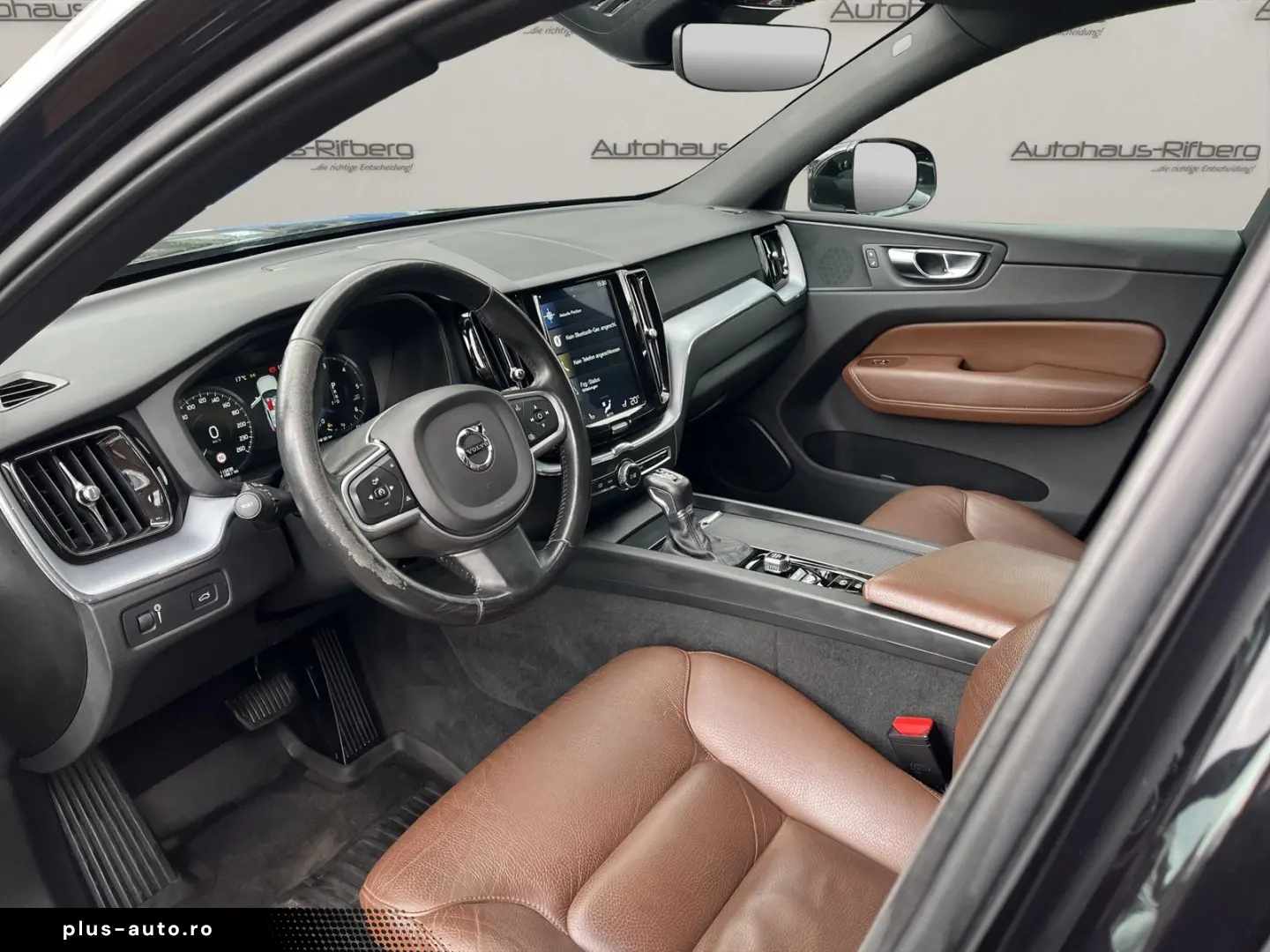 VOLVO XC60 D4 Momentum 2WD AUT NAVI 19Z KAMERA LEDER