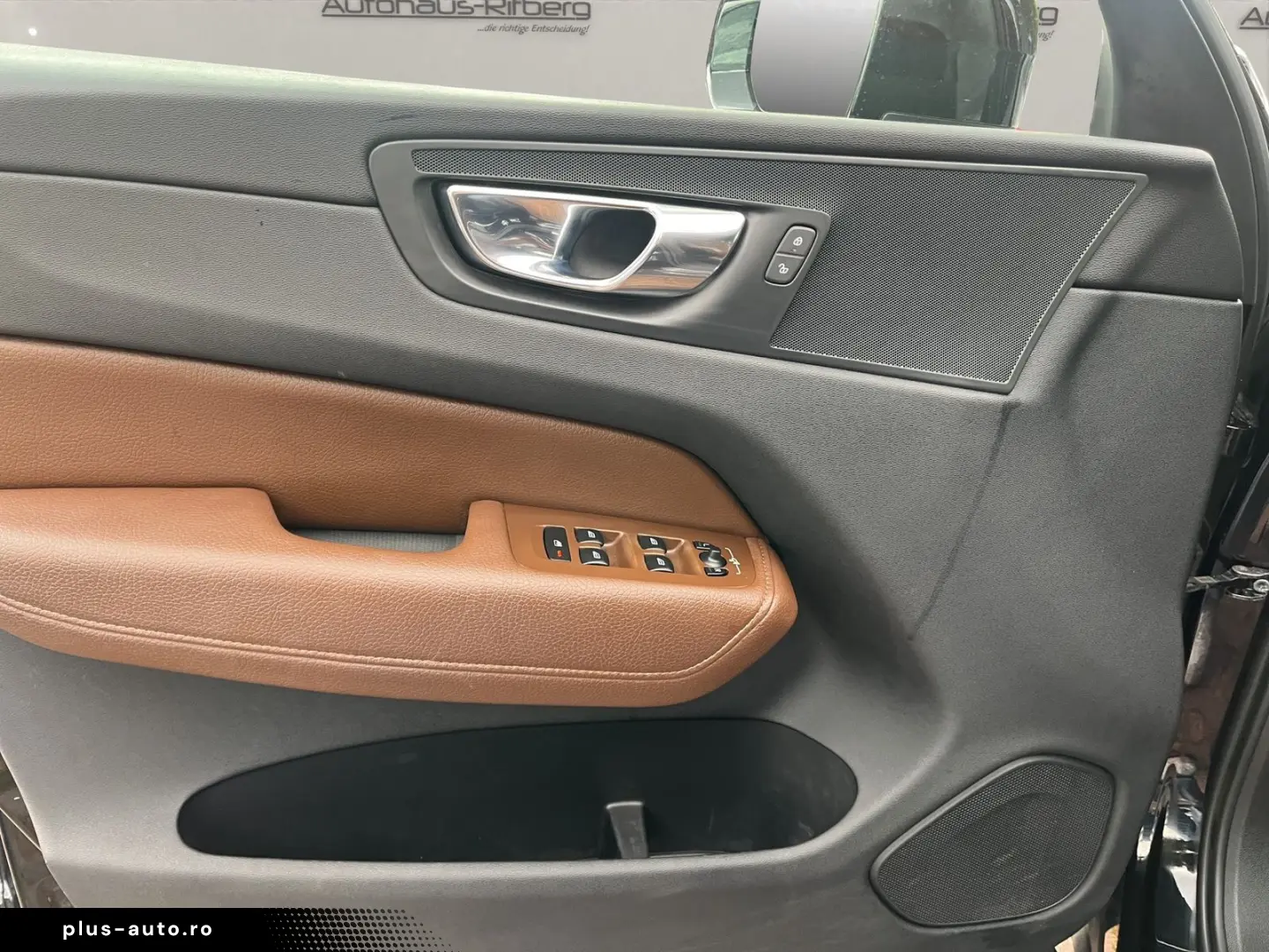 VOLVO XC60 D4 Momentum 2WD AUT NAVI 19Z KAMERA LEDER