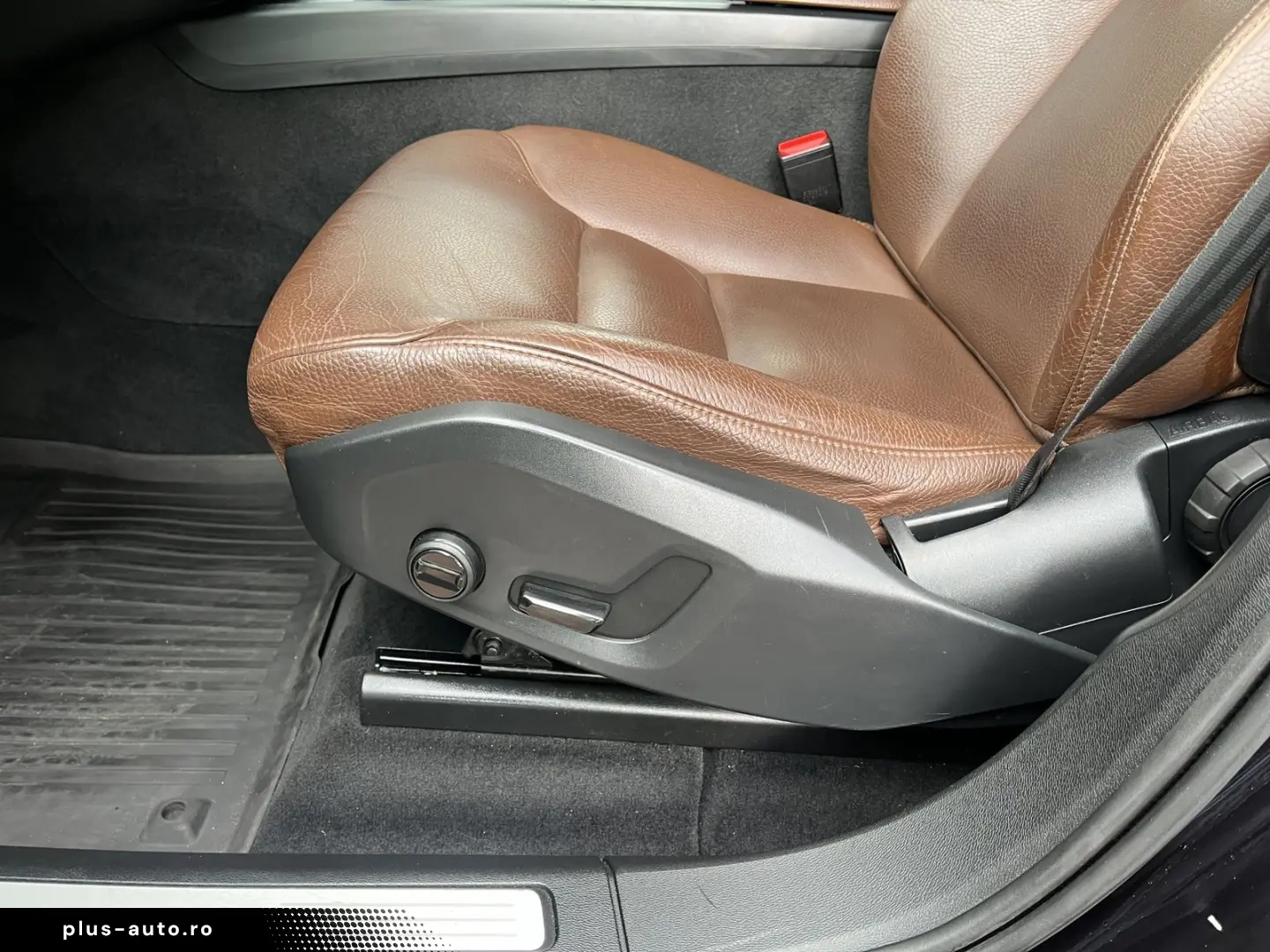VOLVO XC60 D4 Momentum 2WD AUT NAVI 19Z KAMERA LEDER