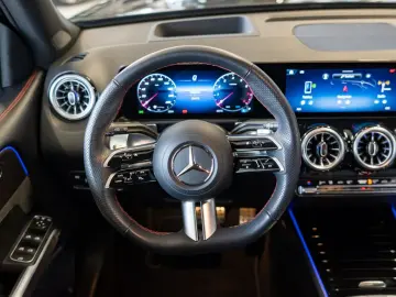 MERCEDES-BENZ GLB 250 4M AMG Sport Premium  LED Pano HUD