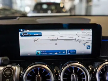 MERCEDES-BENZ GLB 250 4M AMG Sport Premium  LED Pano HUD