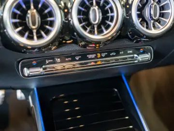 MERCEDES-BENZ GLB 250 4M AMG Sport Premium  LED Pano HUD