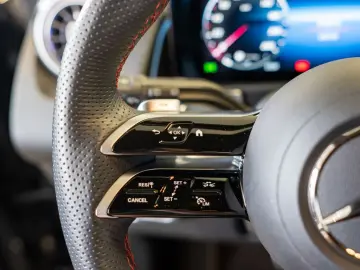 MERCEDES-BENZ GLB 250 4M AMG Sport Premium  LED Pano HUD