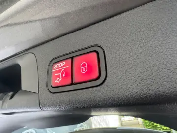 MERCEDES-BENZ GLB 200 AMG Line Pano Memory 360  AHK LED MBUX