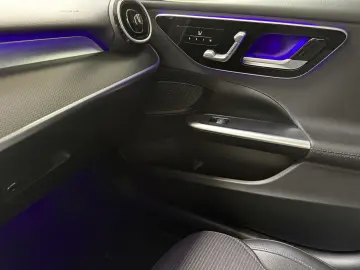 MERCEDES-BENZ C 220 d T AVANTGARDE LED KAMERA AHK.