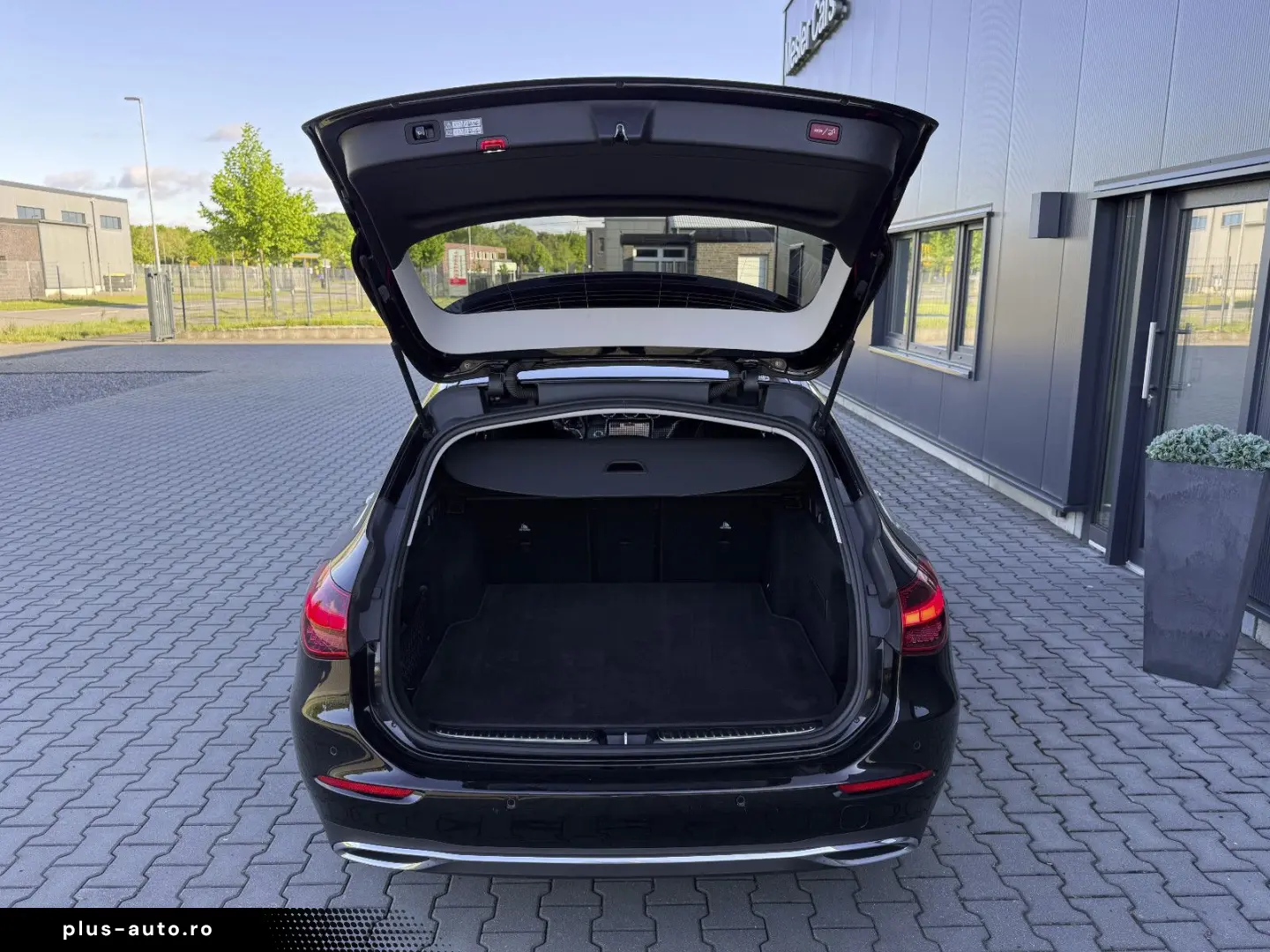 MERCEDES-BENZ C 220 d T AVANTGARDE LED KAMERA AHK.