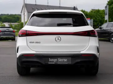 MERCEDES-BENZ EQA 250 AMG Night Panorama Memory Easy-P 360