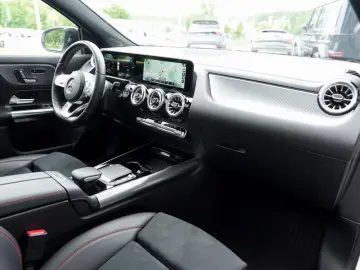 MERCEDES-BENZ EQA 250 AMG Night Panorama Memory Easy-P 360