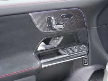 MERCEDES-BENZ EQA 250 AMG Night Panorama Memory Easy-P 360