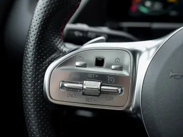 MERCEDES-BENZ EQA 250 AMG Night Panorama Memory Easy-P 360