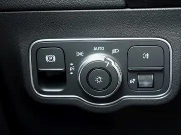 MERCEDES-BENZ EQA 250 AMG Night Panorama Memory Easy-P 360