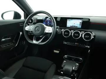 MERCEDES-BENZ A 250 e AMG-Line PTS Kamera LED Navi SpurH