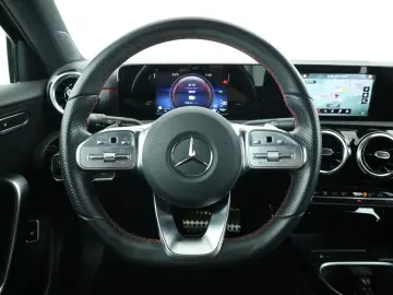 MERCEDES-BENZ A 250 e AMG-Line PTS Kamera LED Navi SpurH