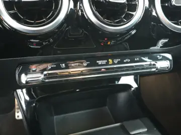 MERCEDES-BENZ A 250 e AMG-Line PTS Kamera LED Navi SpurH