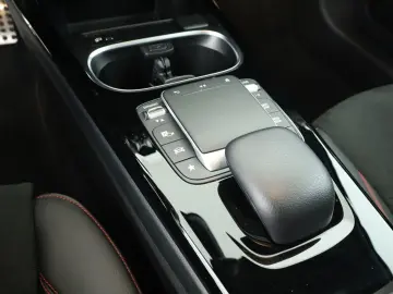 MERCEDES-BENZ A 250 e AMG-Line PTS Kamera LED Navi SpurH