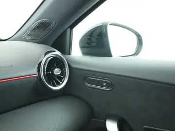 MERCEDES-BENZ A 250 e AMG-Line PTS Kamera LED Navi SpurH