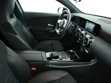 MERCEDES-BENZ A 250 e AMG-Line PTS Kamera LED Navi SpurH