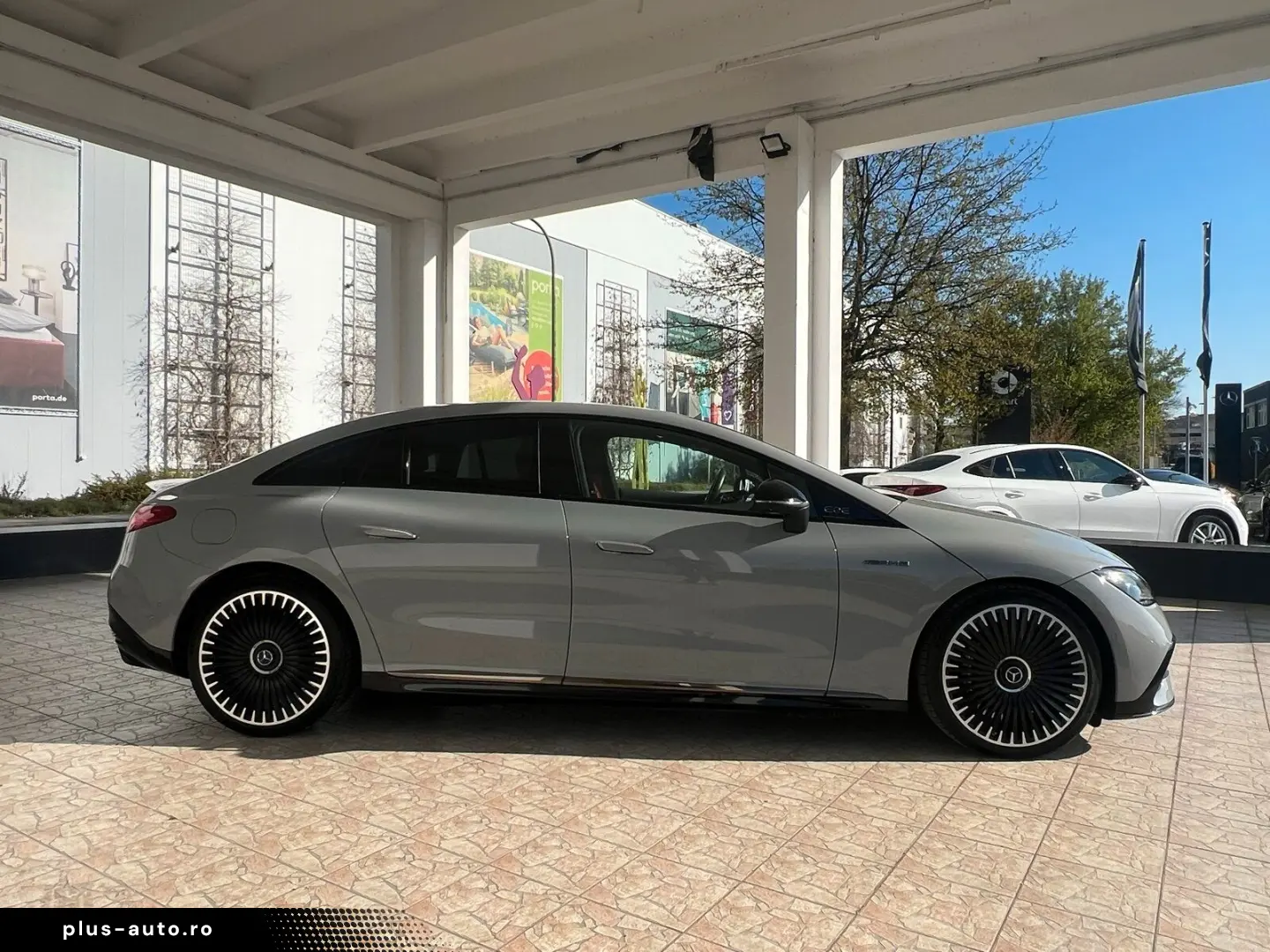 MERCEDES-BENZ EQE 43 AMG 4M Pano-Dach Distronic Memory