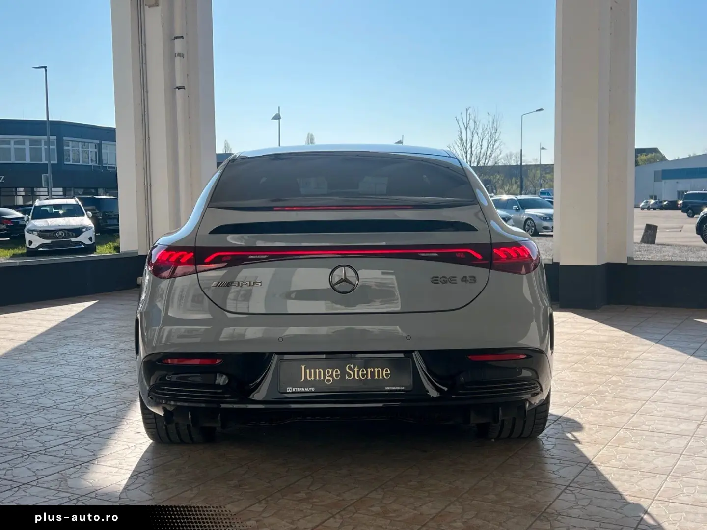 MERCEDES-BENZ EQE 43 AMG 4M Pano-Dach Distronic Memory