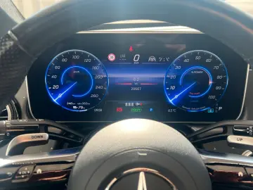 MERCEDES-BENZ EQE 43 AMG 4M Pano-Dach Distronic Memory