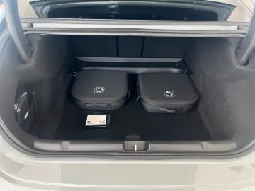 MERCEDES-BENZ EQE 43 AMG 4M Pano-Dach Distronic Memory