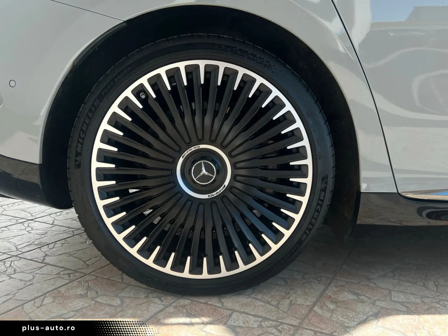 MERCEDES-BENZ EQE 43 AMG 4M Pano-Dach Distronic Memory