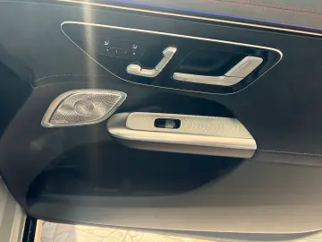 MERCEDES-BENZ EQE 43 AMG 4M Pano-Dach Distronic Memory