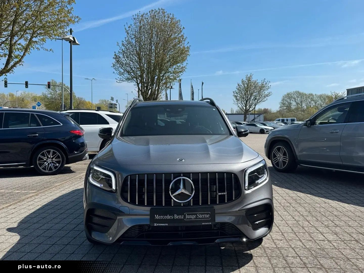 MERCEDES-BENZ GLB 35 4M Distro Pano Multibeam PerfoLenkrad