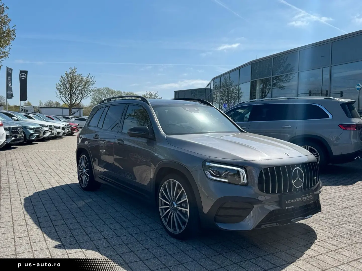 MERCEDES-BENZ GLB 35 4M Distro Pano Multibeam PerfoLenkrad