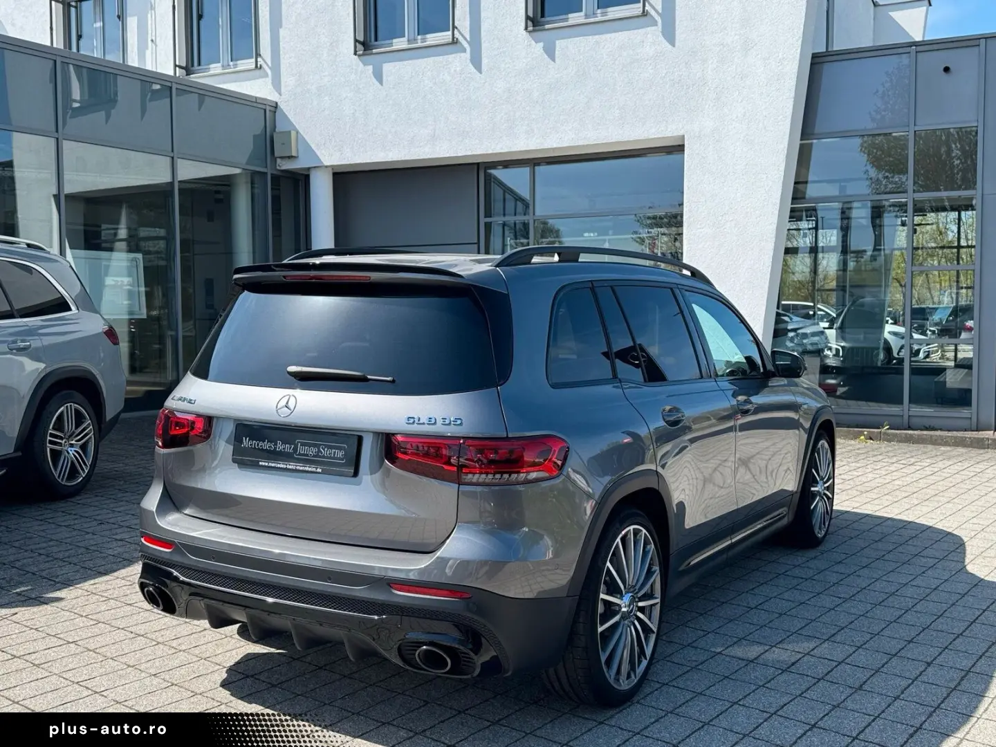 MERCEDES-BENZ GLB 35 4M Distro Pano Multibeam PerfoLenkrad