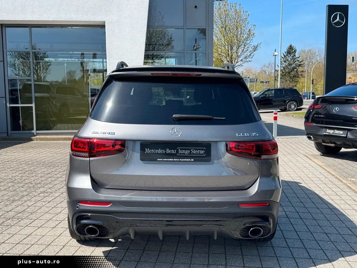 MERCEDES-BENZ GLB 35 4M Distro Pano Multibeam PerfoLenkrad