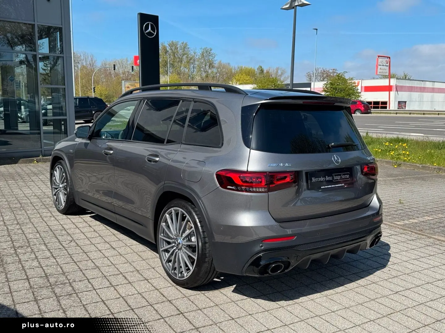 MERCEDES-BENZ GLB 35 4M Distro Pano Multibeam PerfoLenkrad