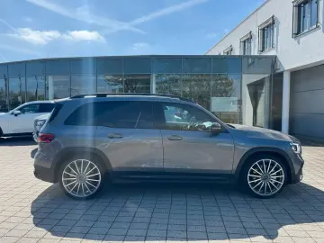 MERCEDES-BENZ GLB 35 4M Distro Pano Multibeam PerfoLenkrad