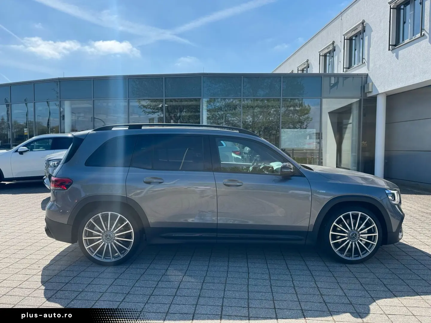 MERCEDES-BENZ GLB 35 4M Distro Pano Multibeam PerfoLenkrad