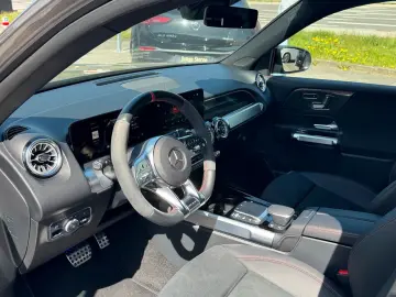 MERCEDES-BENZ GLB 35 4M Distro Pano Multibeam PerfoLenkrad