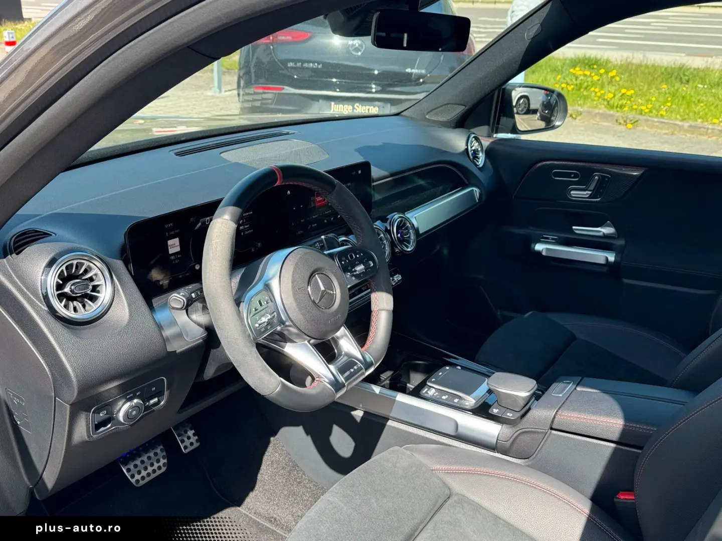 MERCEDES-BENZ GLB 35 4M Distro Pano Multibeam PerfoLenkrad