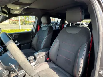 MERCEDES-BENZ GLB 35 4M Distro Pano Multibeam PerfoLenkrad
