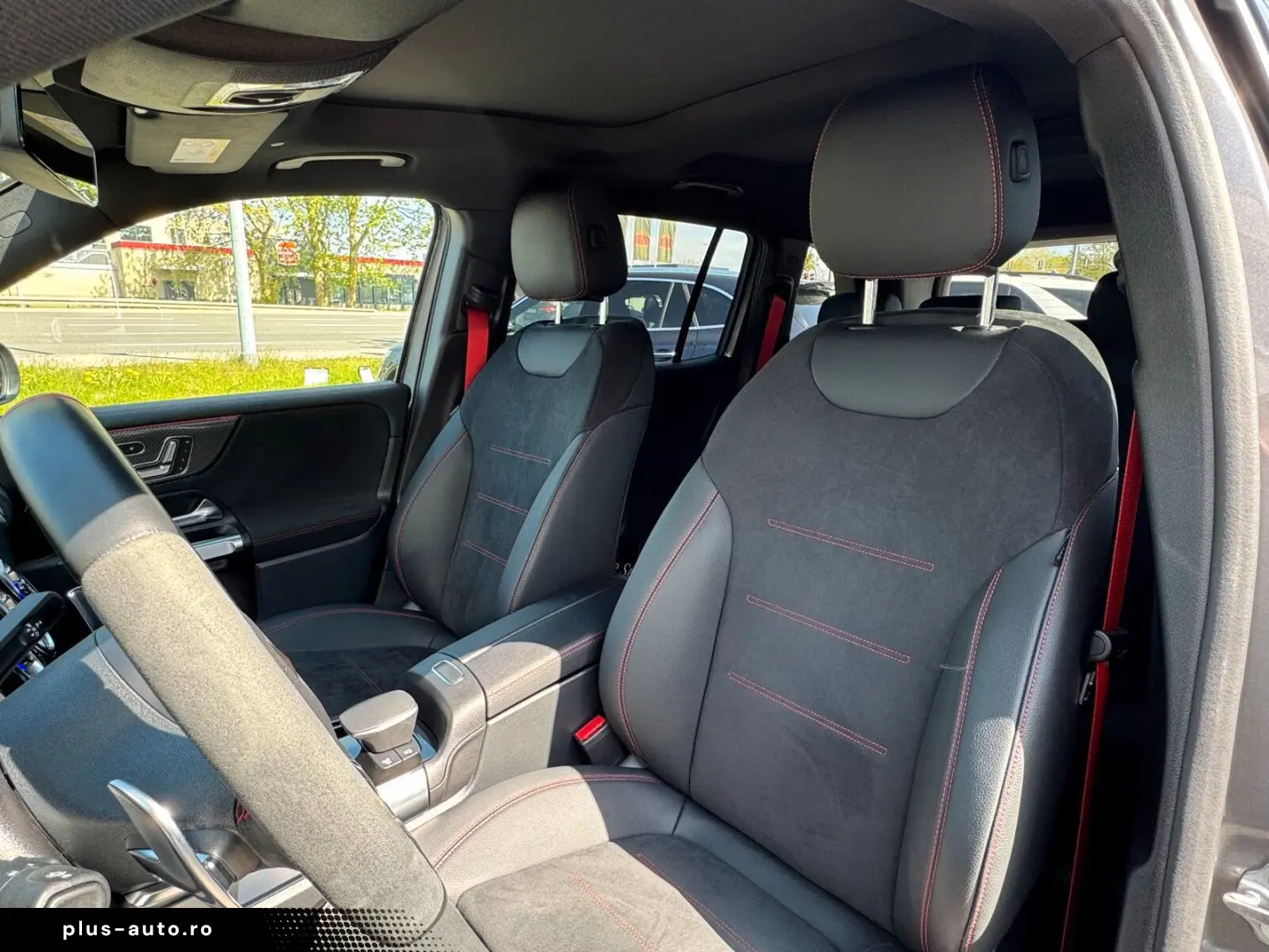MERCEDES-BENZ GLB 35 4M Distro Pano Multibeam PerfoLenkrad