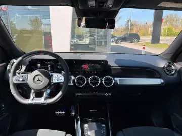 MERCEDES-BENZ GLB 35 4M Distro Pano Multibeam PerfoLenkrad