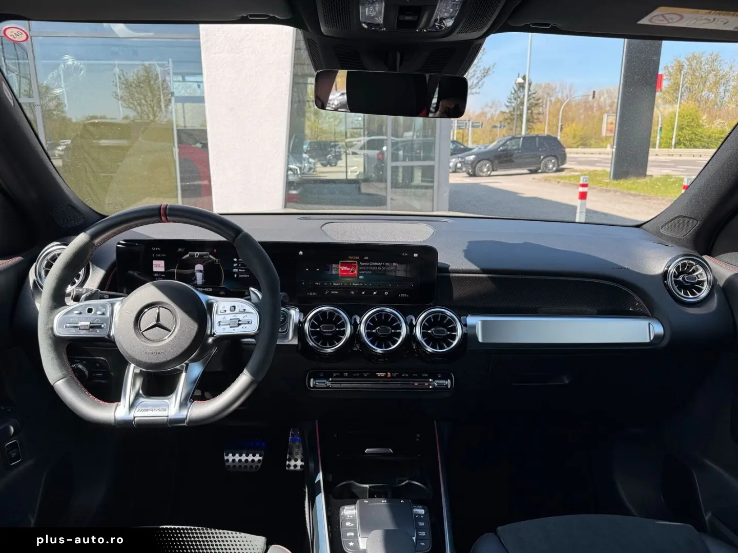 MERCEDES-BENZ GLB 35 4M Distro Pano Multibeam PerfoLenkrad