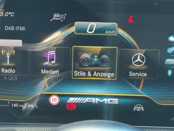 MERCEDES-BENZ GLB 35 4M Distro Pano Multibeam PerfoLenkrad